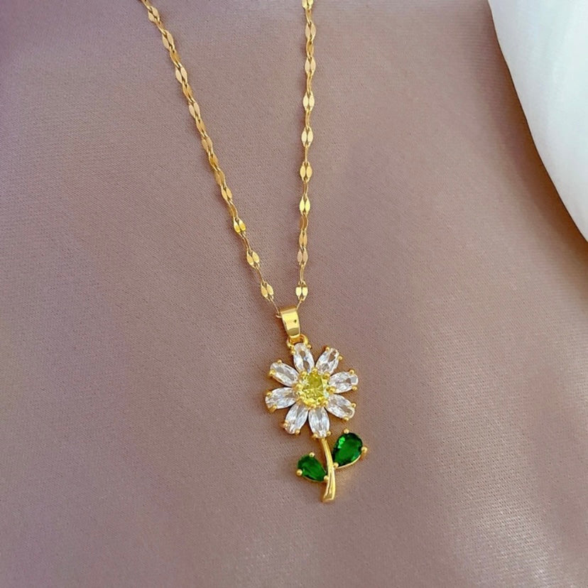 18K Gold Plated Crystal Flower Pendant Necklace for Women,Flower Necklace