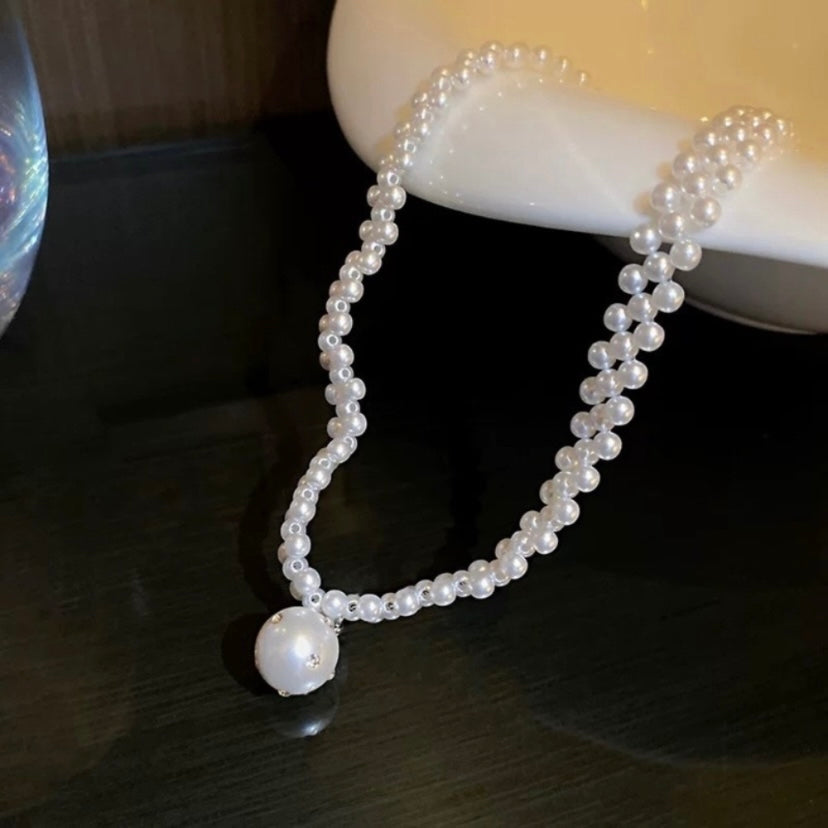 Elegant White Pearl Pendant Choker Necklace for Women