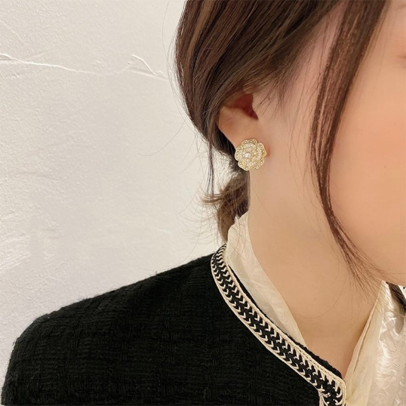 Pearl Flower Stud Earrings for Women