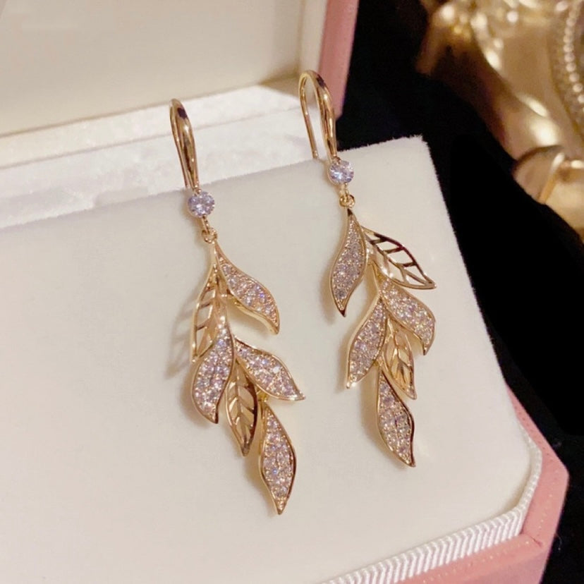 Elegant Leaf Dangle Drop Earrings for Women,Cubic Zirconia Luxury Leaf Earrings