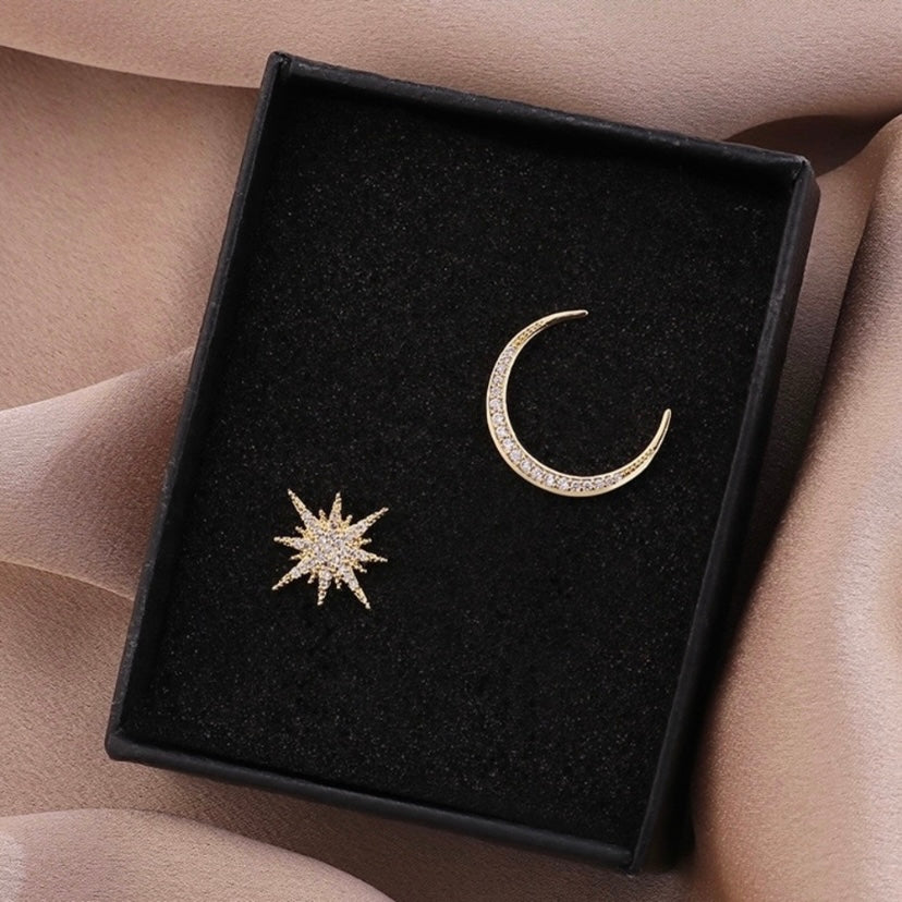 18K Gold Plated Asymmetrical Star Moon Stud Earrings for Women